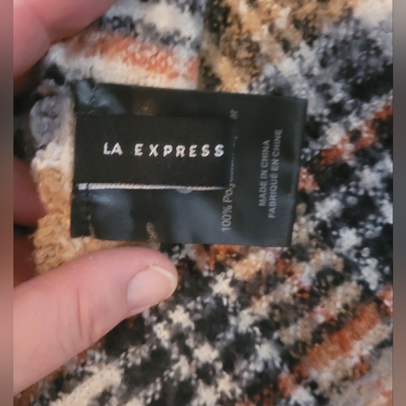 LA Express Tan and Brown Plaid Blanket Scarf - Picture 4 of 4